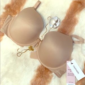 CALVIN KLEIN| PUSH-UP BRA 38C NWT